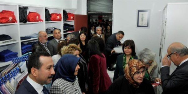 Üniversitede 'Öğrenci Giysi Bankası' açıldı
