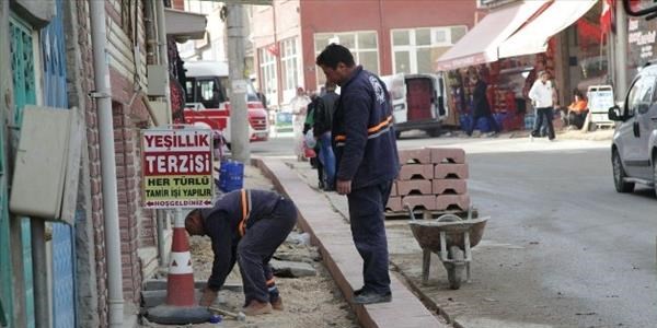 Emek Mahallesi'nde yaya yolu yapımı