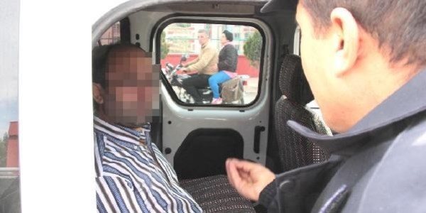 Eşini taciz ettiğini ileri sürdüğü doktorla kavga etti