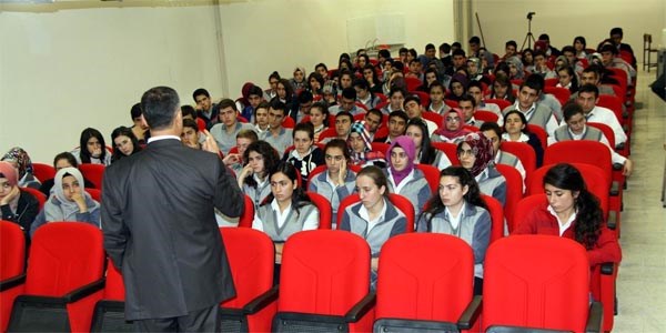 Liselerde terörden korunma yolları anlatılıyor