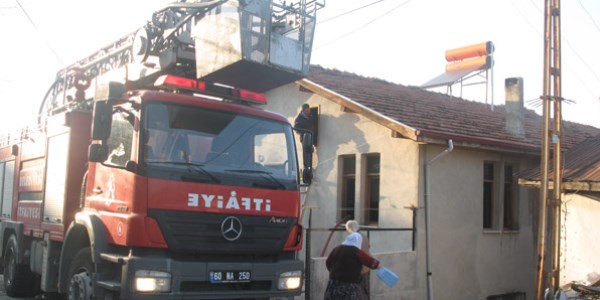 Niksar'da ev yangını