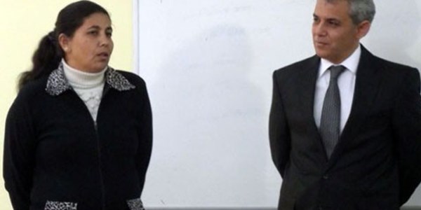 İki çocuk annesi kadın, usta öğretici erkek berberi oldu
