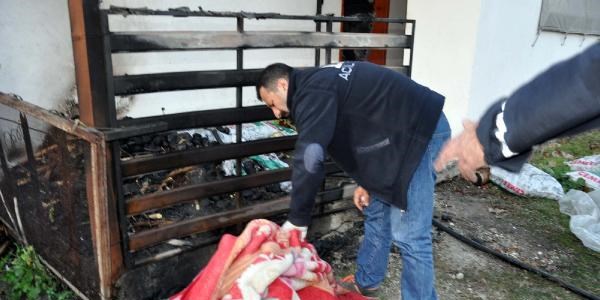 Sobadan elbiseleri tutuşan yaşlı kadın yanarak öldü