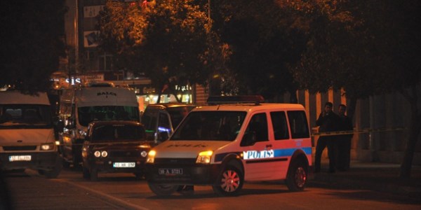 Valilik duvarındaki şüpheli paket paniğe yol açtı