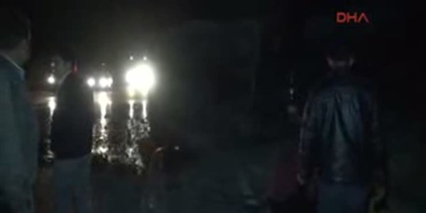 Sıvı şeker yüklü tanker devrildi, yaralı sürücü aracın başından ayrılmadı