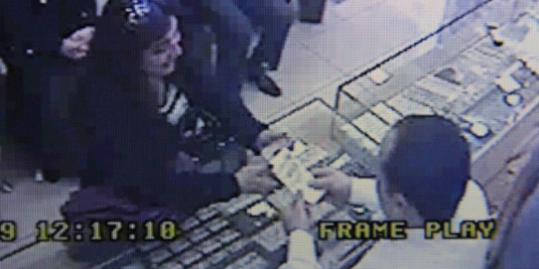 Kuyumcuları dolandıran genç kız güvenlik kamerasına yakalandı