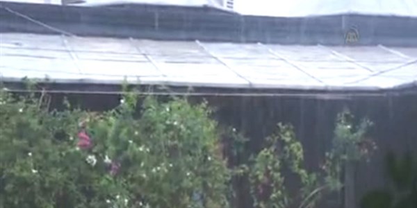 Marmaris'e ceviz büyüklüğünde dolu yağdı