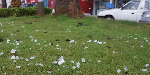 Marmaris'e ceviz büyüklüğünde dolu yağdı