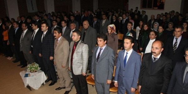 Van'da, 'Beyaz Bayrak' almaya hak kazanan okullara ödülleri törenle verildi
