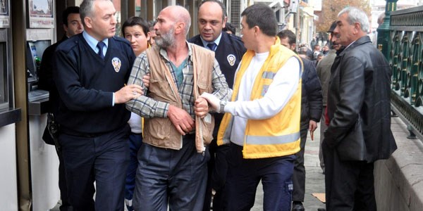 Kendi düştü, kendi çıktı