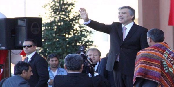 Cumhurbaşkanı Gül Giresun'da kivi topladı