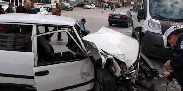 Kaza yapan kazazedeler hırsız çıktı