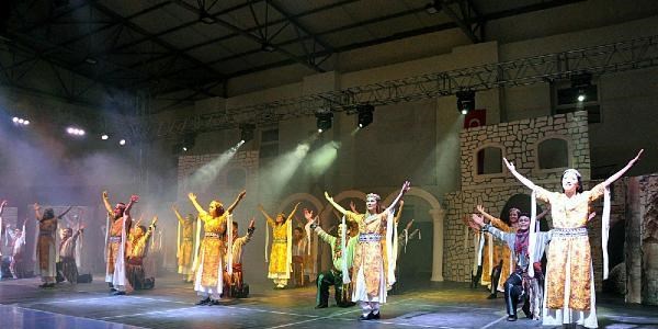 'Botan Efsanesi' öğretmenler için sahnede