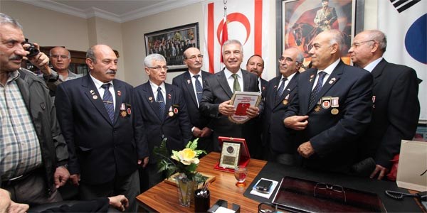 Gazilerden Başkan Durak'a plaket