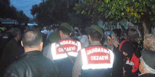 Ödemiş'te jandarma nezaretinde cenaze töreni