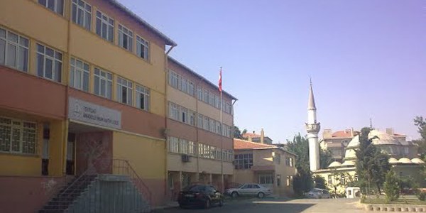 Müdür ile öğrencinin 'müstehcen resim' kavgası