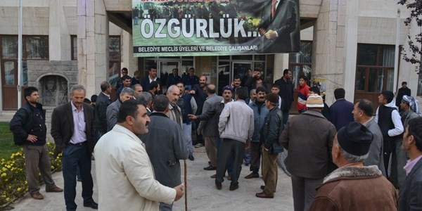 Batmanlı hayvan satıcıları belediyeyi protesto etti
