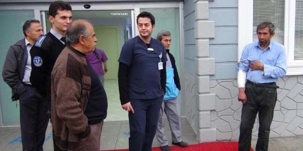 Ayıdan köpekleri sayesinde kurtuldu