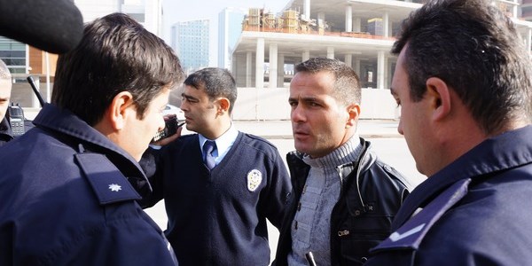 AK Parti önünde canlı bomba paniği