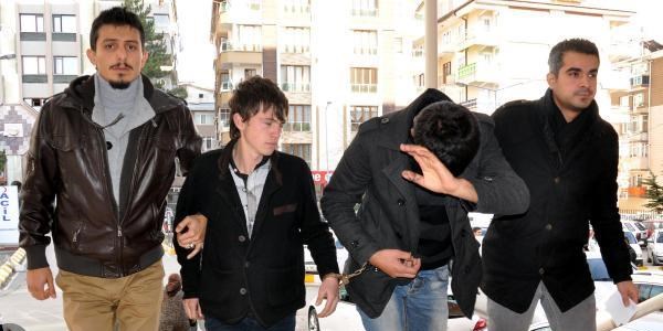 Genç kızı eterle bayıltıp çantasını çalan 3 kişi yakalandı