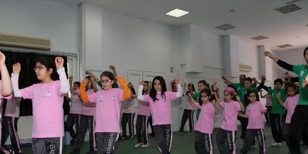 Ücretsiz halk dansları kursuna yoğun ilgi