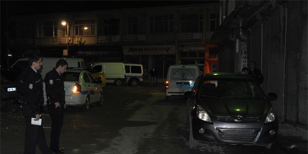 Park halindeki 3 aracın plakalarını çalıp kaçtılar