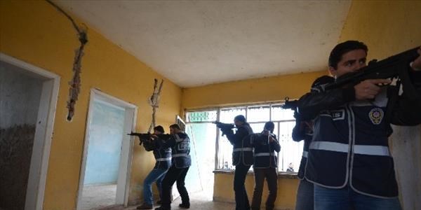 Aksaray polisine acil müdahale eğitimi