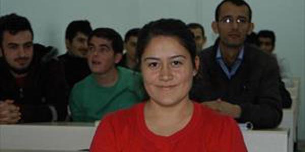 Üniversiteli otobüs kaptanlığının tek kız öğrencisi
