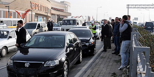 Blent Arn'n konvoyunda zincirleme kaza