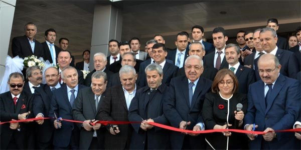 Bakanlar Gaziantep'te okul açtı