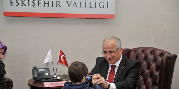 Bosnalı çocuklar Vali Tuna'yı ziyaret etti