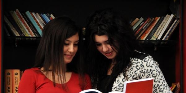 Giresun Belediyesi'nin sokak kütüphanesi ilgi gördü