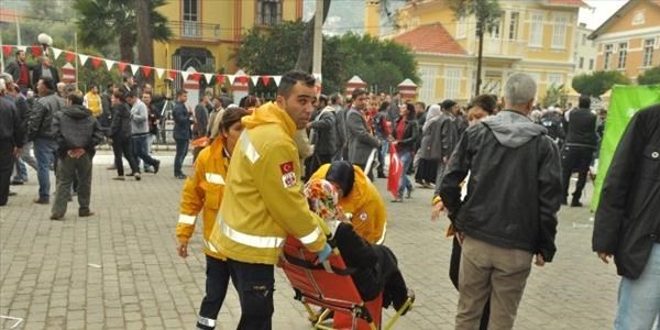 Başbakanı beklerken, izdiham nedeniyle bayıldılar