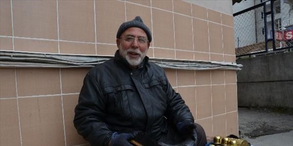 54 yıldır ayakkabı boyuyor