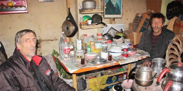 Edirne'de iki kardeş yardım eli bekliyor