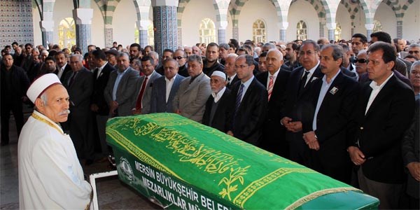 Öldürülen eski meclis üyesi toprağa verildi