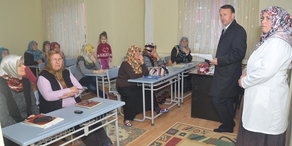 Kur'an Kursunun sıraları Karabalık'tan