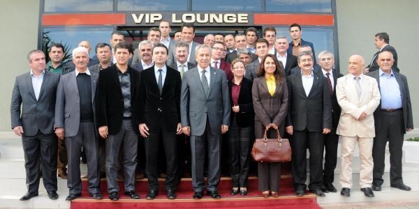 Bülent Arınç, akrabasına ait hastaneyi ziyaret etti