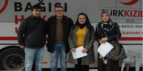 'Kan kaybediyoruz' diyen öğretmenler kan bağışı yaptılar