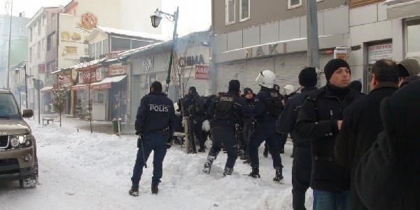 Kars'ta polis müdürünün başı yarıldı