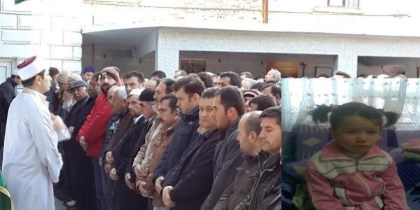 Başörtüsü ranzaya takılan kız öldü