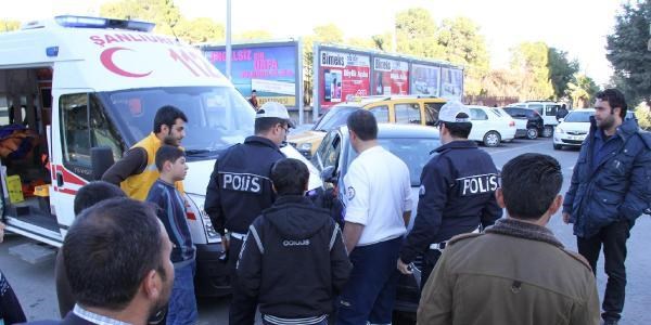 Yaralı taşıyan ambulans kaza yaptı