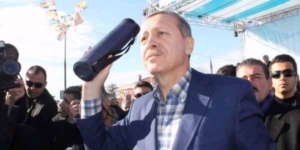 Başbakan Edirne'de satranç seti dağıttı