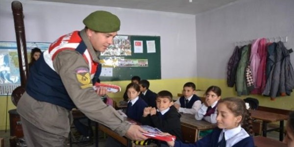Jandarmadan eğitime destek