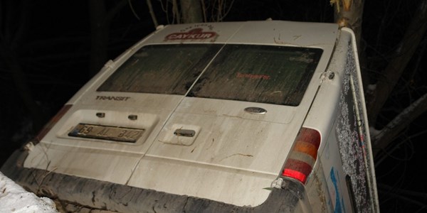 Emet'te işçi servisi takla attı: 11 yaralı