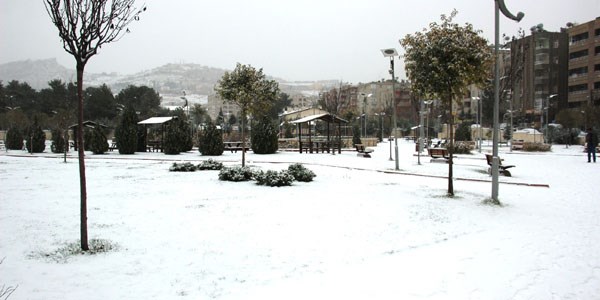 Mardin'e mevsimin ilk kar yad