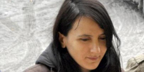 'Terör örgütü üyesi olmaktan aranan kadın yakalandı
