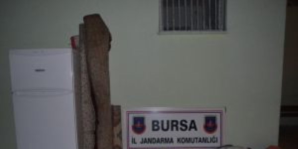 Ev taşır gibi bütün eşyaları çaldılar