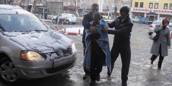İnegöl'de işçi servisi devrildi: 16 yaralı