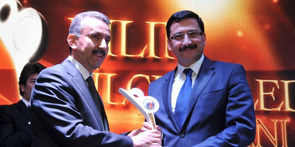 Yılın İlçe Belediye Başkanı ödülü Mustafa Ak'a verildi
